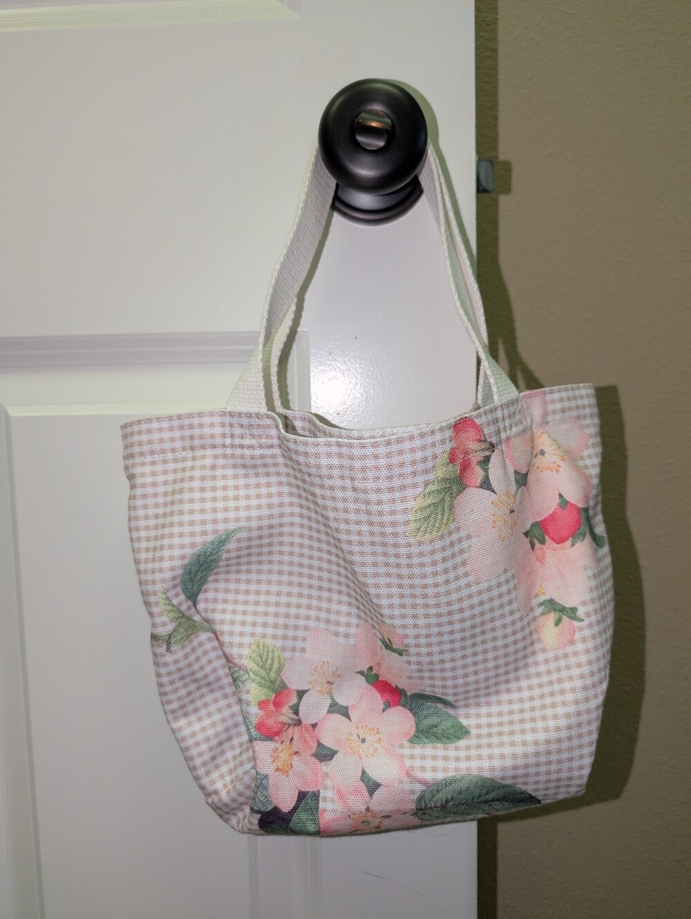 Bath & Body Works plaid blossom tote